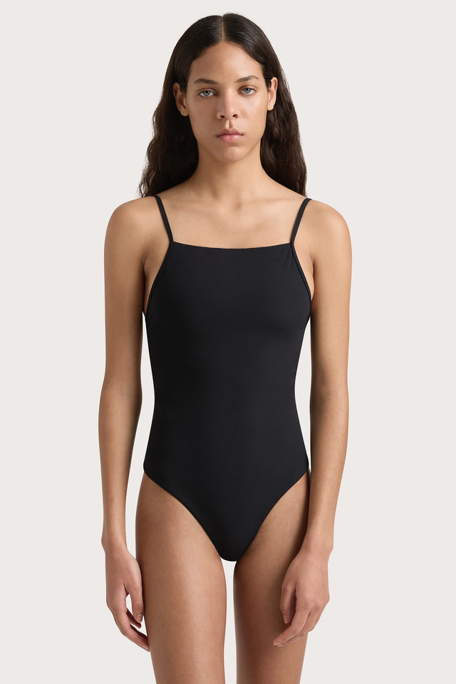 Atika One Piece Black