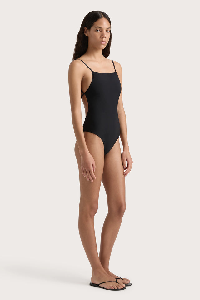 Atika One Piece Black