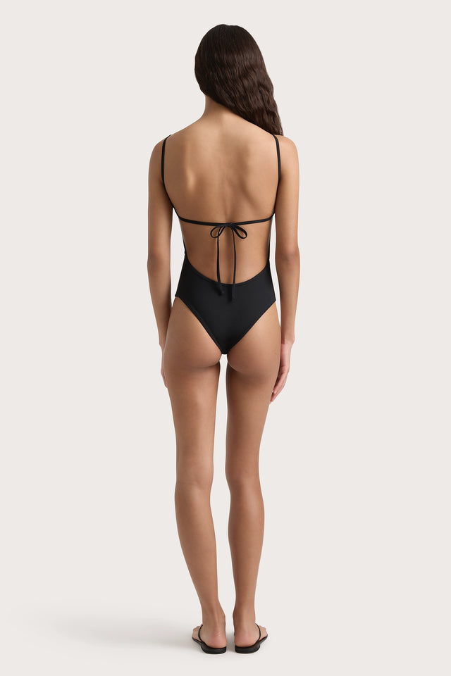 Atika One Piece Black